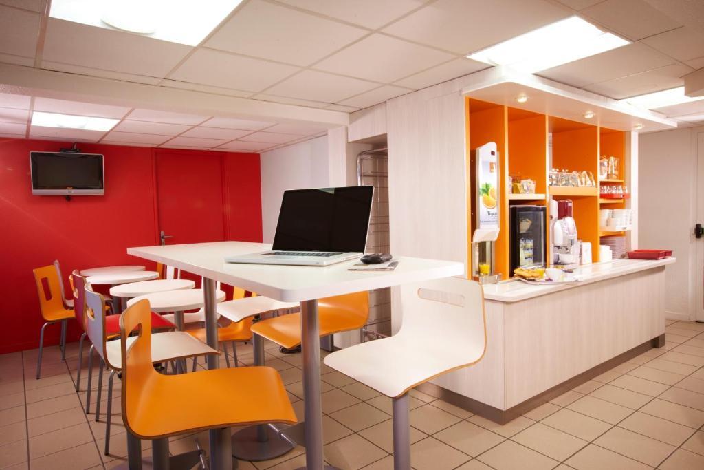 Premiere Classe Lyon Est Aeroport Saint Exupery Dış mekan fotoğraf
