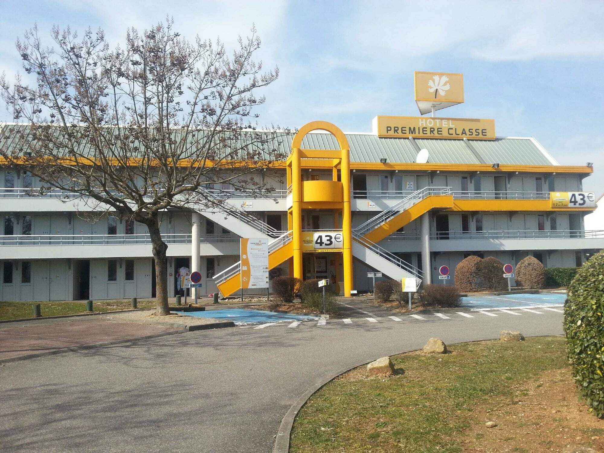 Premiere Classe Lyon Est Aeroport Saint Exupery Dış mekan fotoğraf